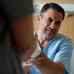 Cette douleur dans le bras gauche nʼest pas le seul signe dʼun infarctus à connaître