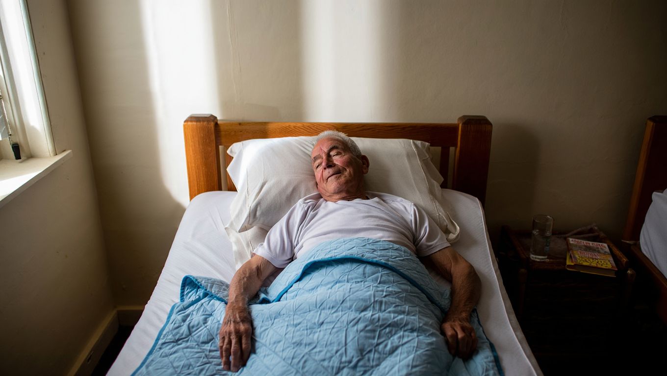 Jʼai 49 ans et je dors enfin comme un bébé : un geste que je faisais à lʼenvers depuis 20 ans