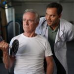 Jʼai 65 ans et ma masse musculaire impressionne mon médecin grâce à un geste que je répète chaque matin