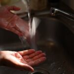 Se laver les mains régulièrement réduit de moitié le risque dʼinfection respiratoire — selon une étude