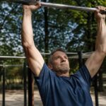 Combien de tractions un homme de 50 ans devrait-il réussir ? Un coach donne le nombre qui rassure