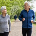 Course à pied ou marche rapide après 50 ans ? Un cardiologue tranche pour le cœur